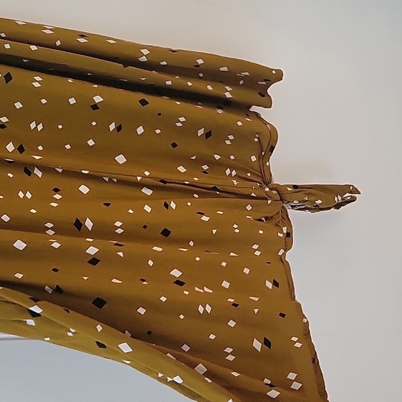 Torrid Tank Top - Picture 2 of 9